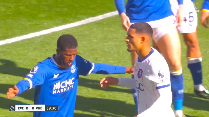 Caicedo hits the woodwork against Everton 40'