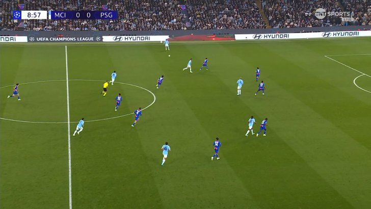 Manchester City penalty shout against Paris Saint-Germain 10'